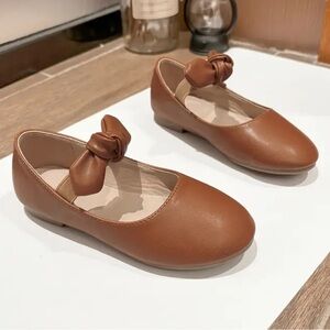 New  Kids' Tan Mary Jane Shoes with Bow‎
